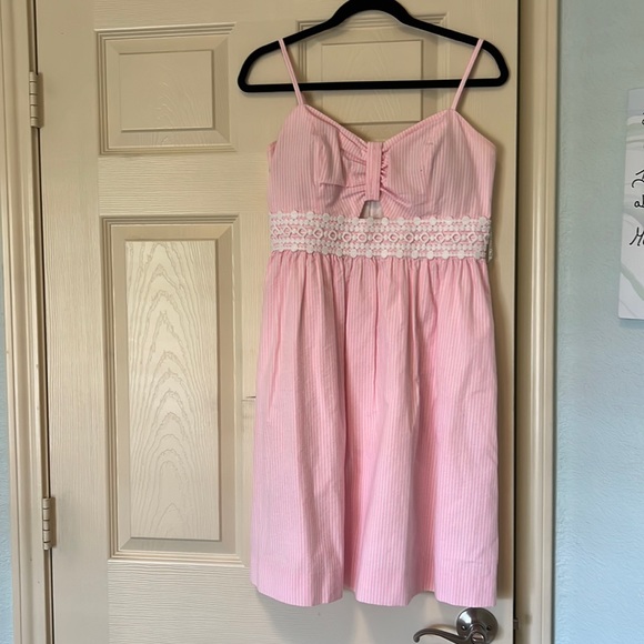 Lilly Pulitzer Dresses & Skirts - Lilly Pulitzer Women’s Seersucker Size 6 Dress.